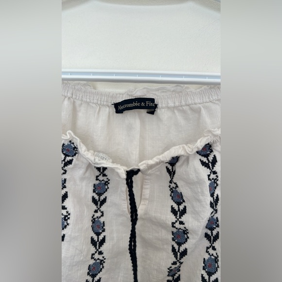 Abercrombie and Fitch Stitched Top Small - Picture 3 of 3